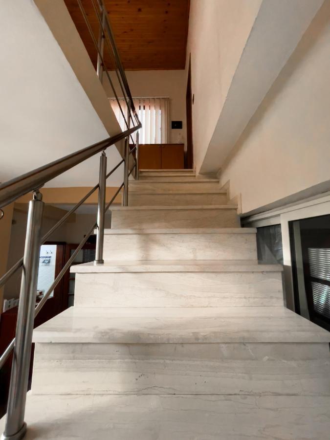 Vila Kodra Тирана Экстерьер фото